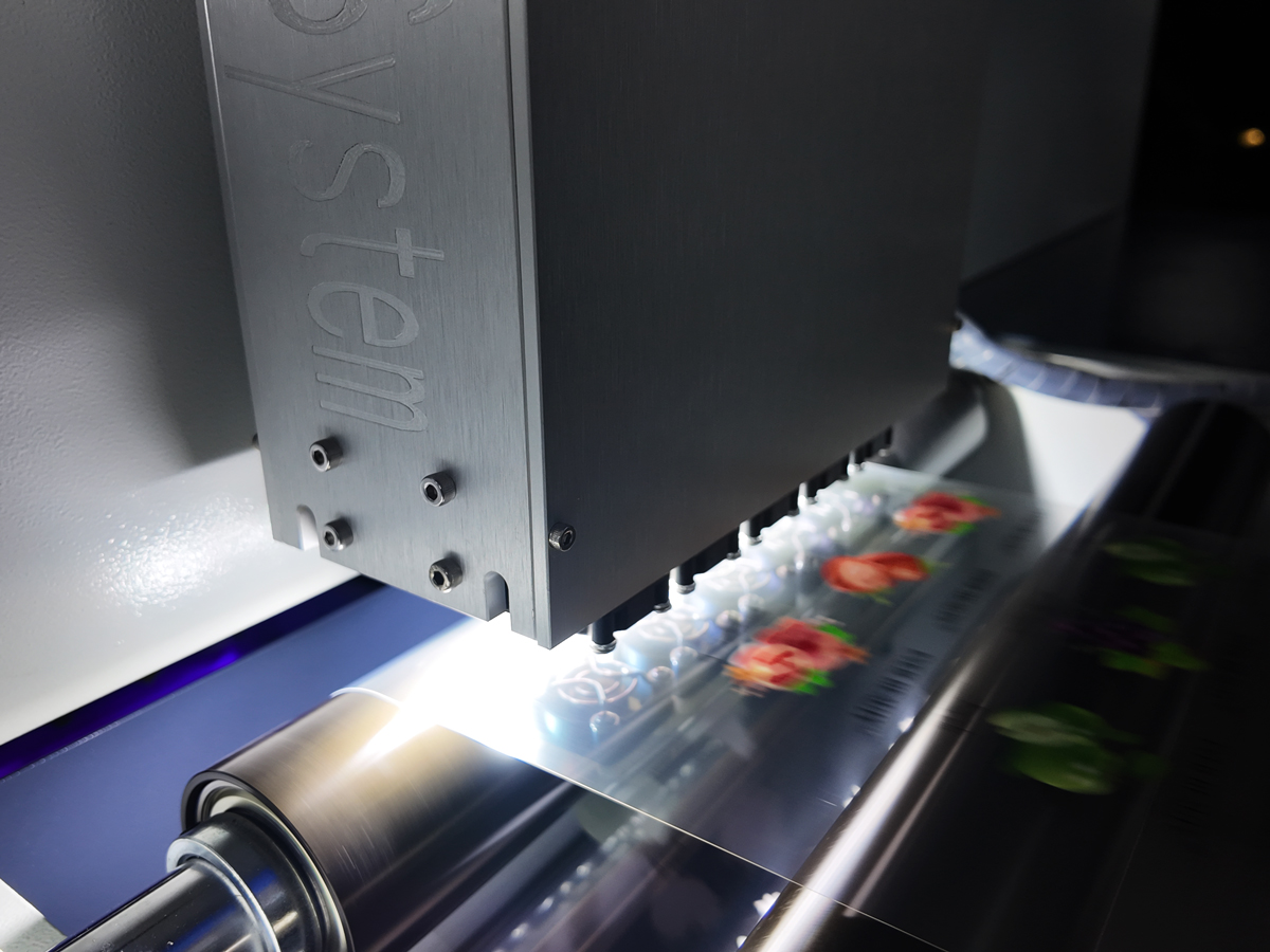 AI-powered visual recognition technology enables rapid printhead color registration calibration.