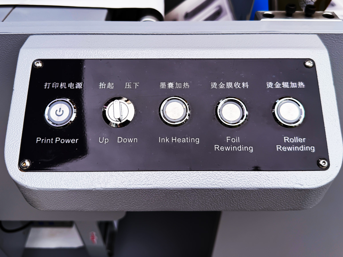 The integrated control panel makes operation more efficient and convenient.