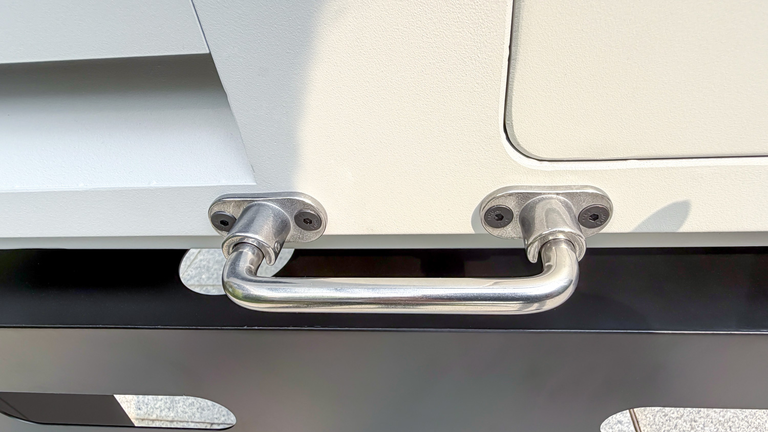 Stainless steel metal handles make moving easier