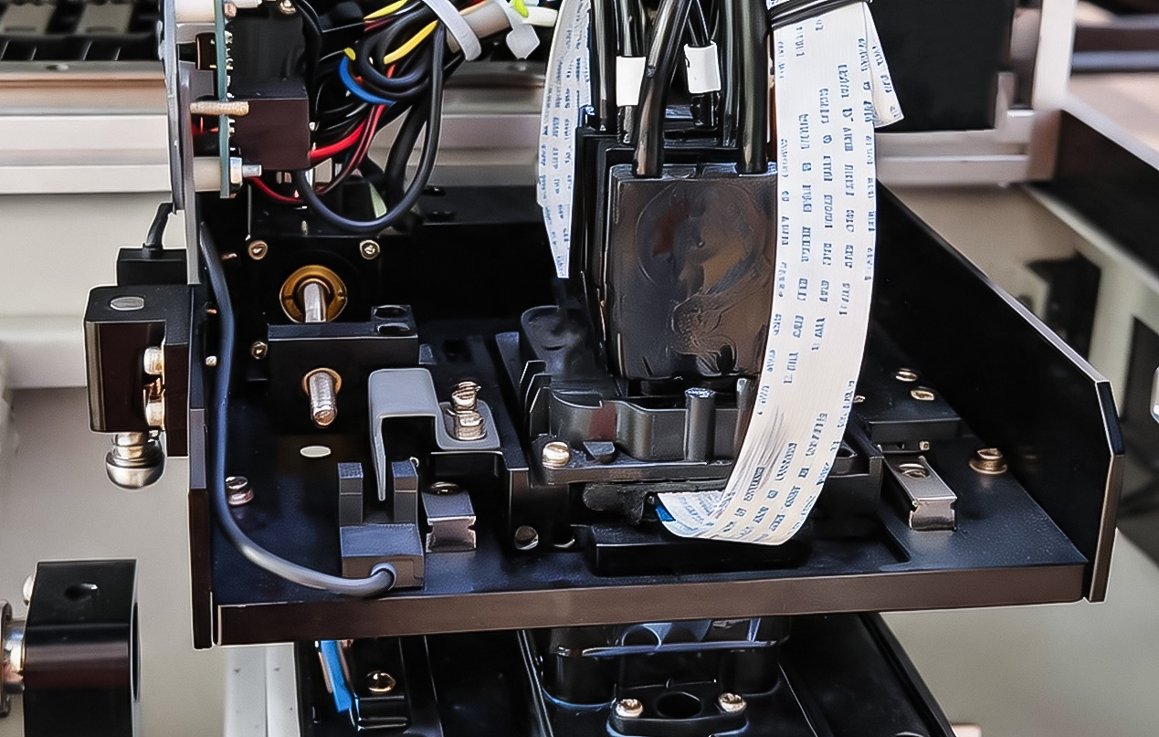 The EPSON I3200 U1-HD 8-color printhead enables single-head W+C+V printing.
