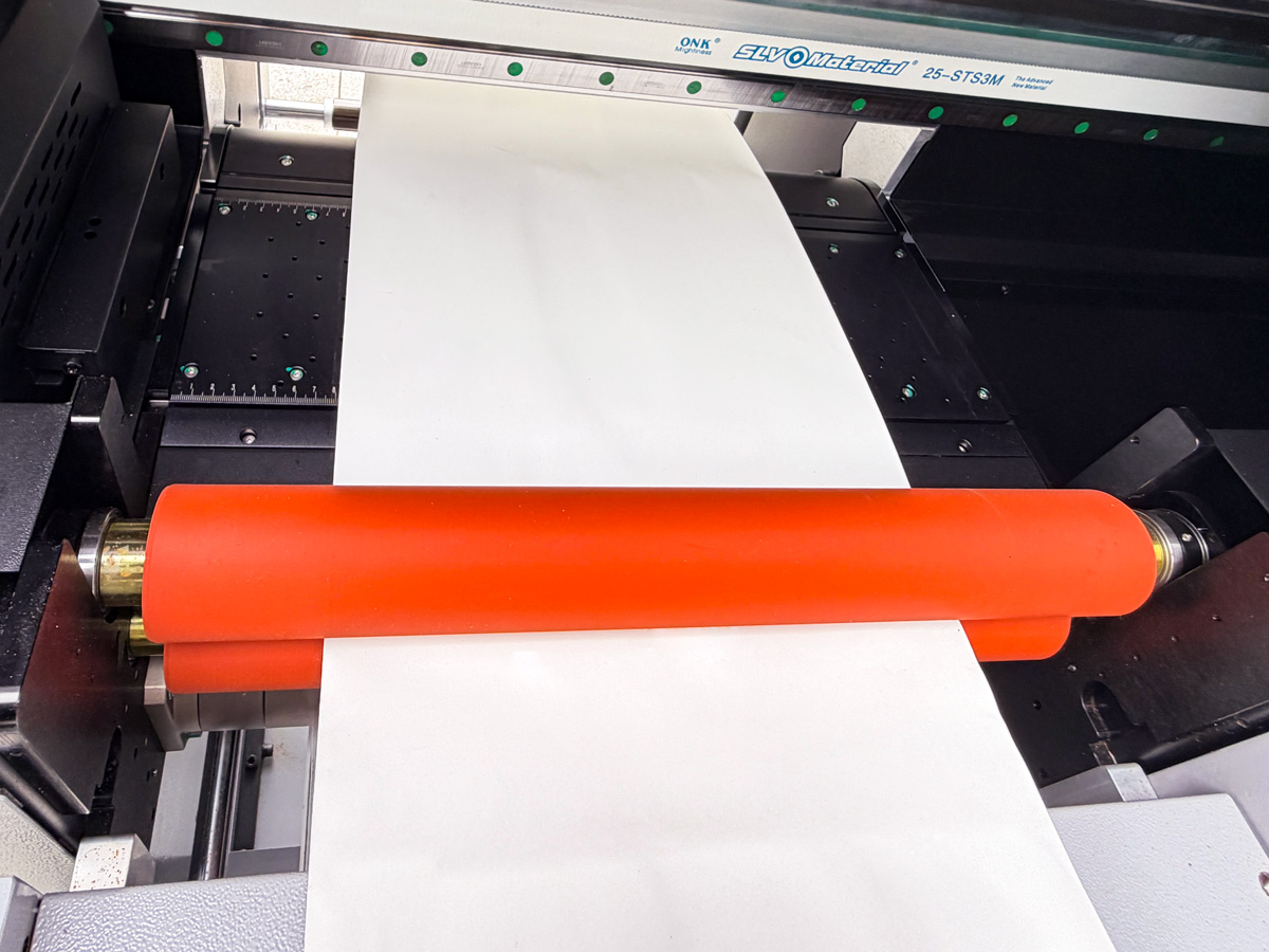 The pressure-adjustable dual-roller paper feeding method ensures precise stepping in the Y-axis printing direction.