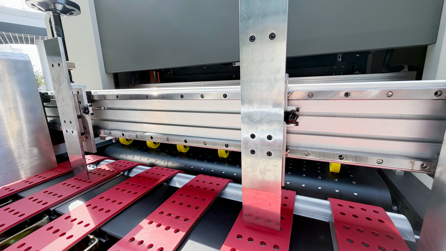Automatic pagination for materials of different thicknesses is possible.