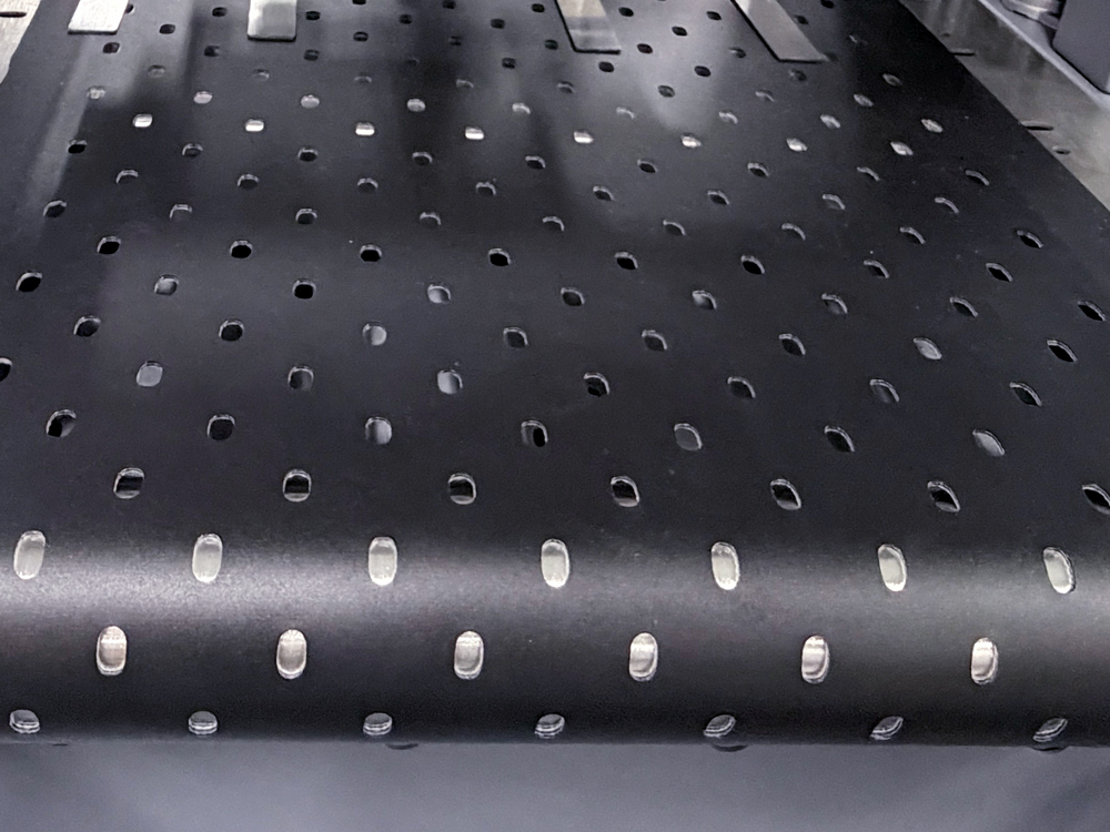 Open-pore adsorption-type guide belts enable flexible material printing