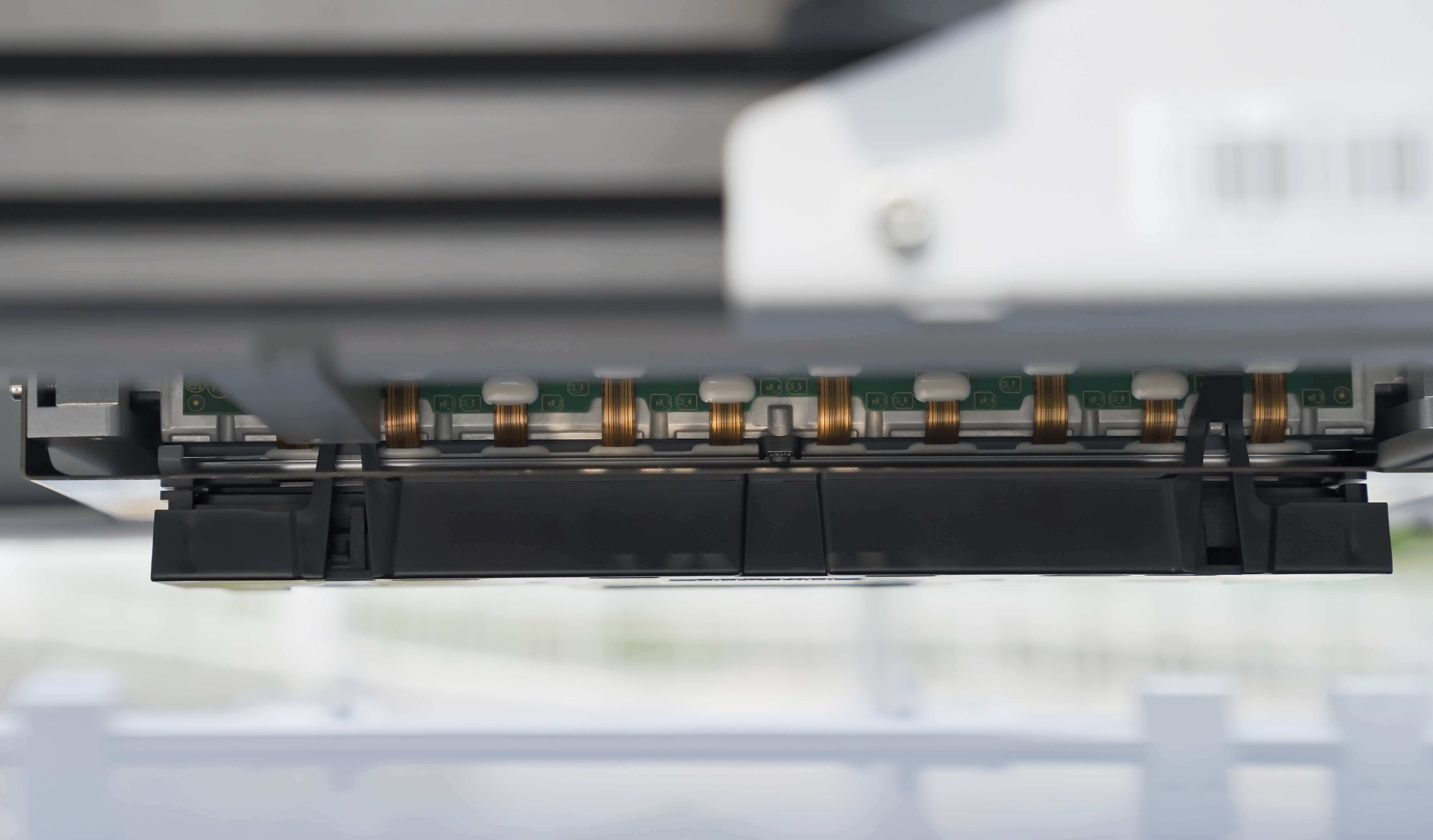 The fast snap-in ink stack effectively maintains the print head to prevent clogging