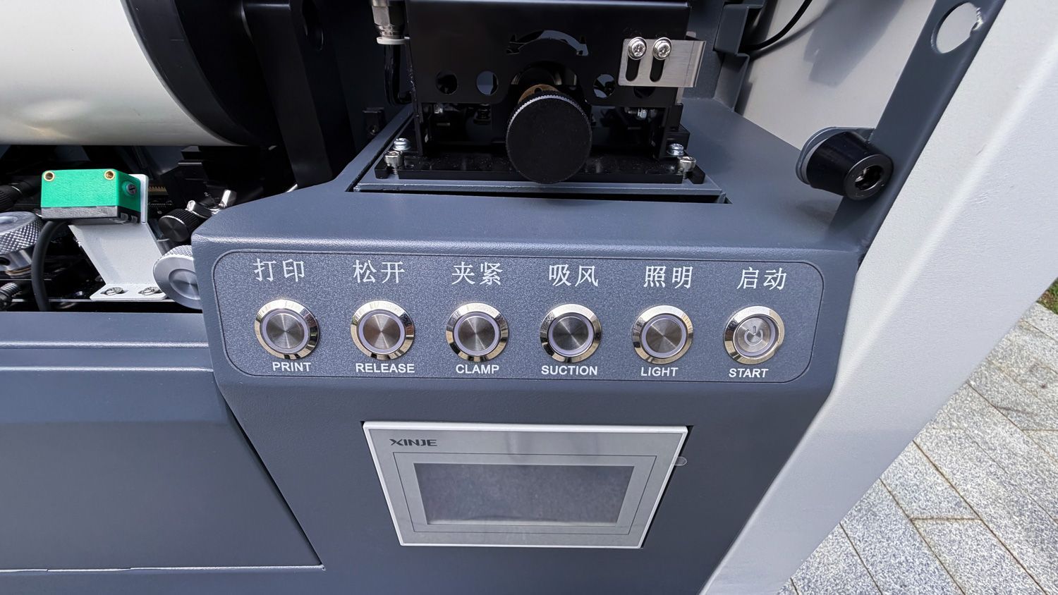 Equipped with a multi-functional control button module, the printing jig can be adjusted to different angles.