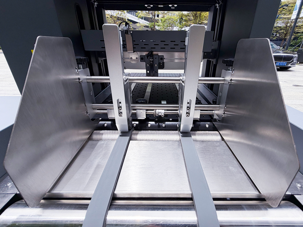 The friction paging system supports adjustable width and thickness for different materials.