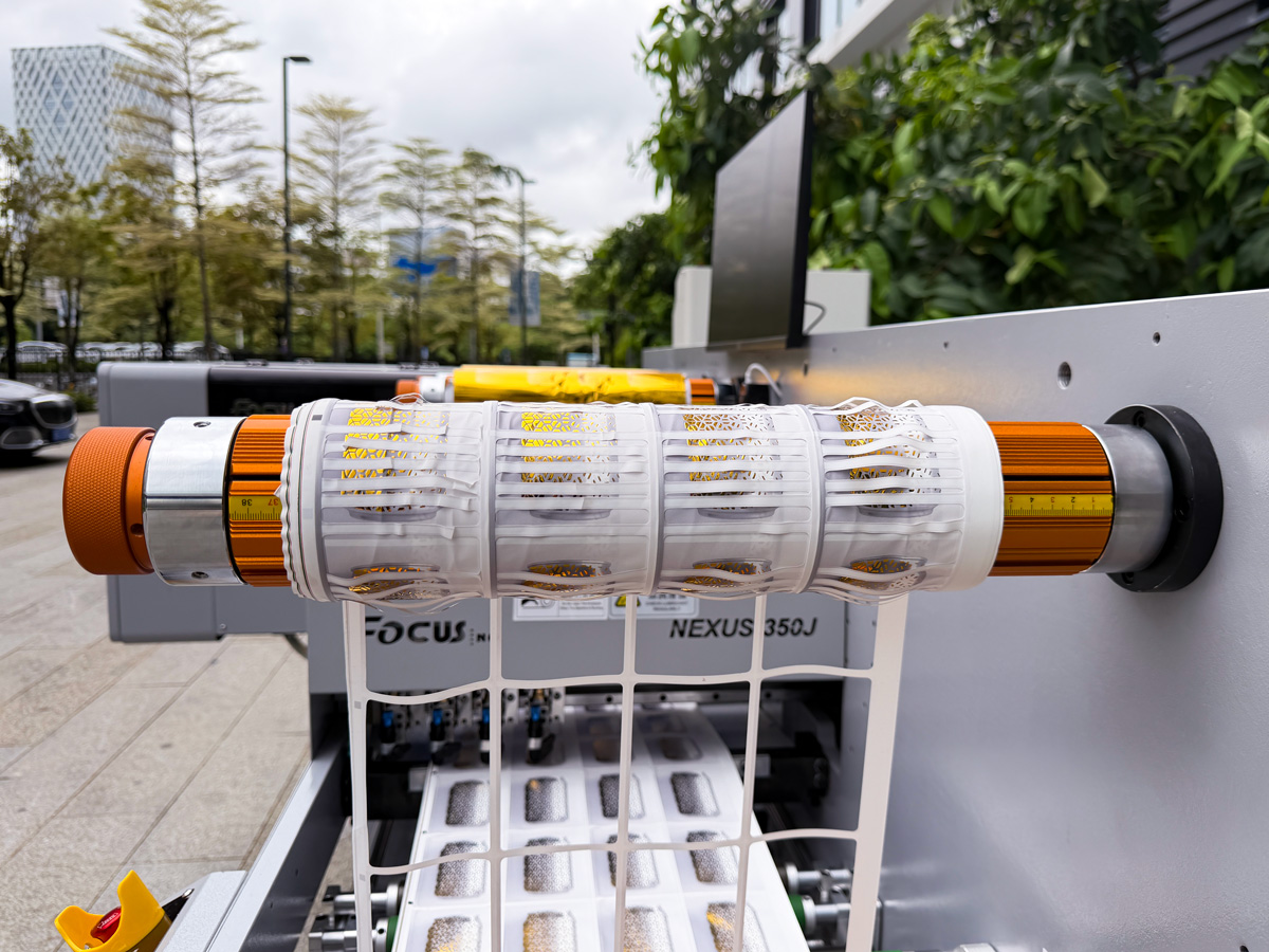The design featuring an automatic waste discharge function significantly reduces labor costs.