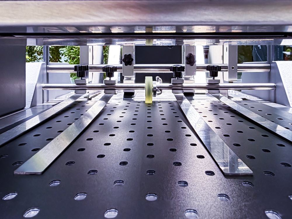 Printer with some assistant pieces slids to make the printing material deliver on the belt more stable and prevent the material folding or curved to scratch printdhead nozzles,Printing media max can support to 18 centimeter thickness box printing