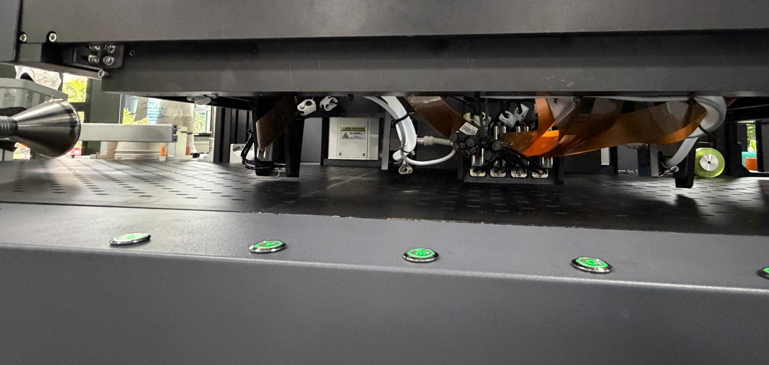UV single pass printer also can install a vertical print head jig to print horizontally or vertically, both are adjustable