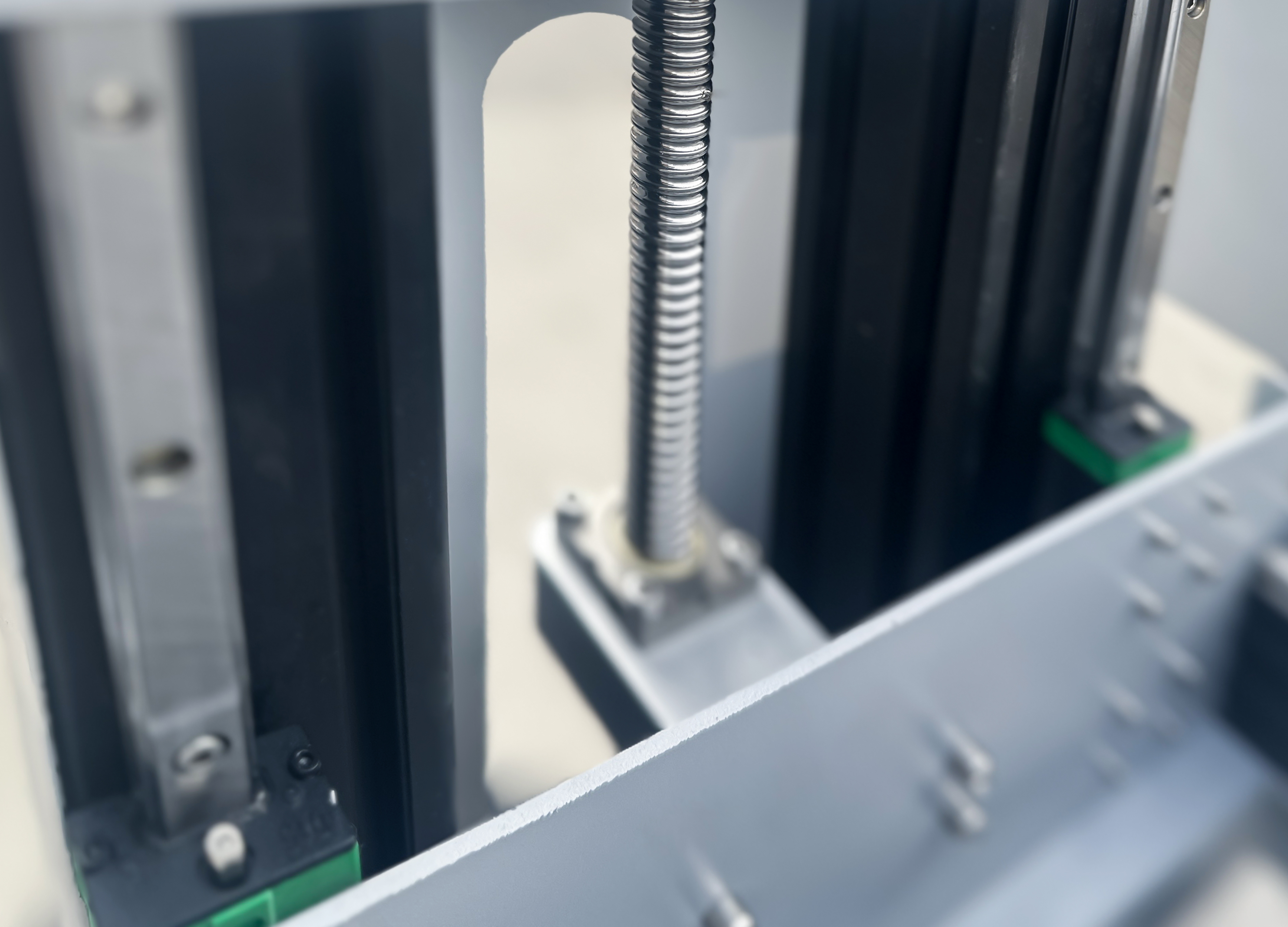 Precision Control of Different Material Heights with Independent Motor Drive Configuration for Z-Axis Dual Linear Guide and Lead Screw
