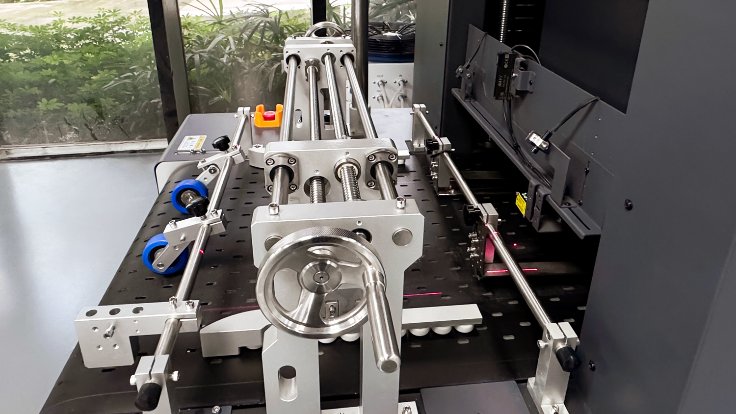 Adjustable feed guide head allows for more precise and faster material placement.