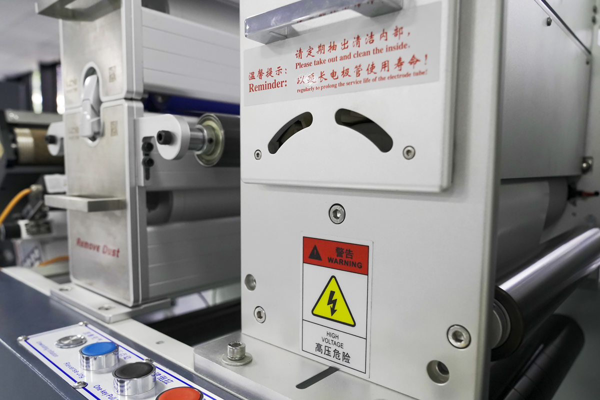 Optional features include Dust Removal and a Corona system for roll material pretreatment to improve printing accuracy and ink adhesion.