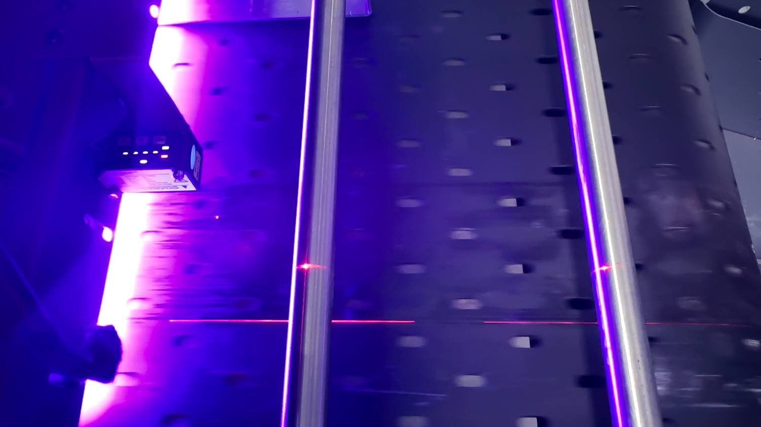 High-power LED UV curing technology enables faster and more thorough curing after printing.