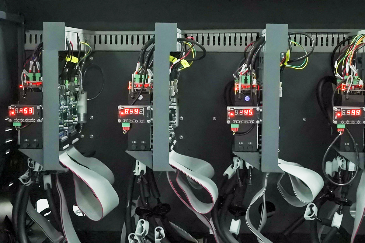 The high-precision PID real-time calculus-gain circulating ink path system design greatly improves ink supply stability, thereby increasing printing efficiency.