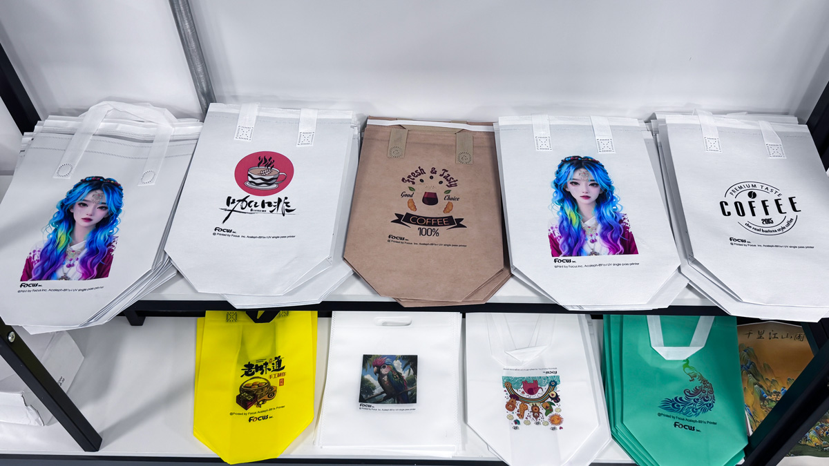 Personalised printed non-woven bags with vivid colour and water-resistant ink adhesion