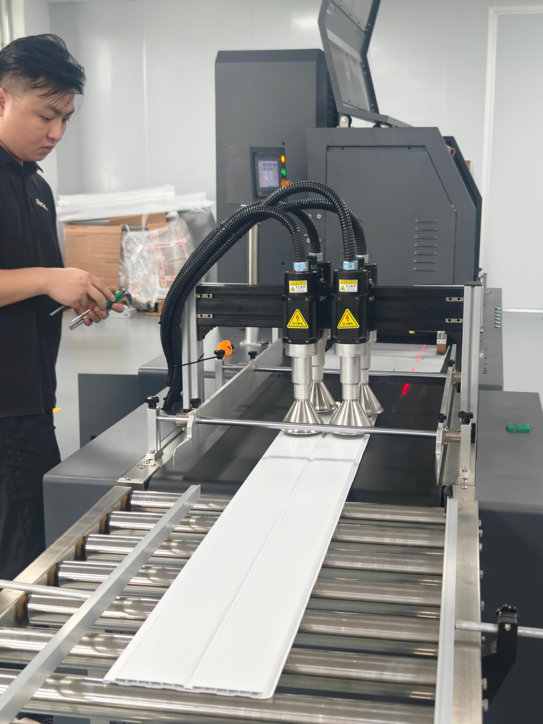 Plasma pre-treatment module on a UV single pass printing line for ink adhesion