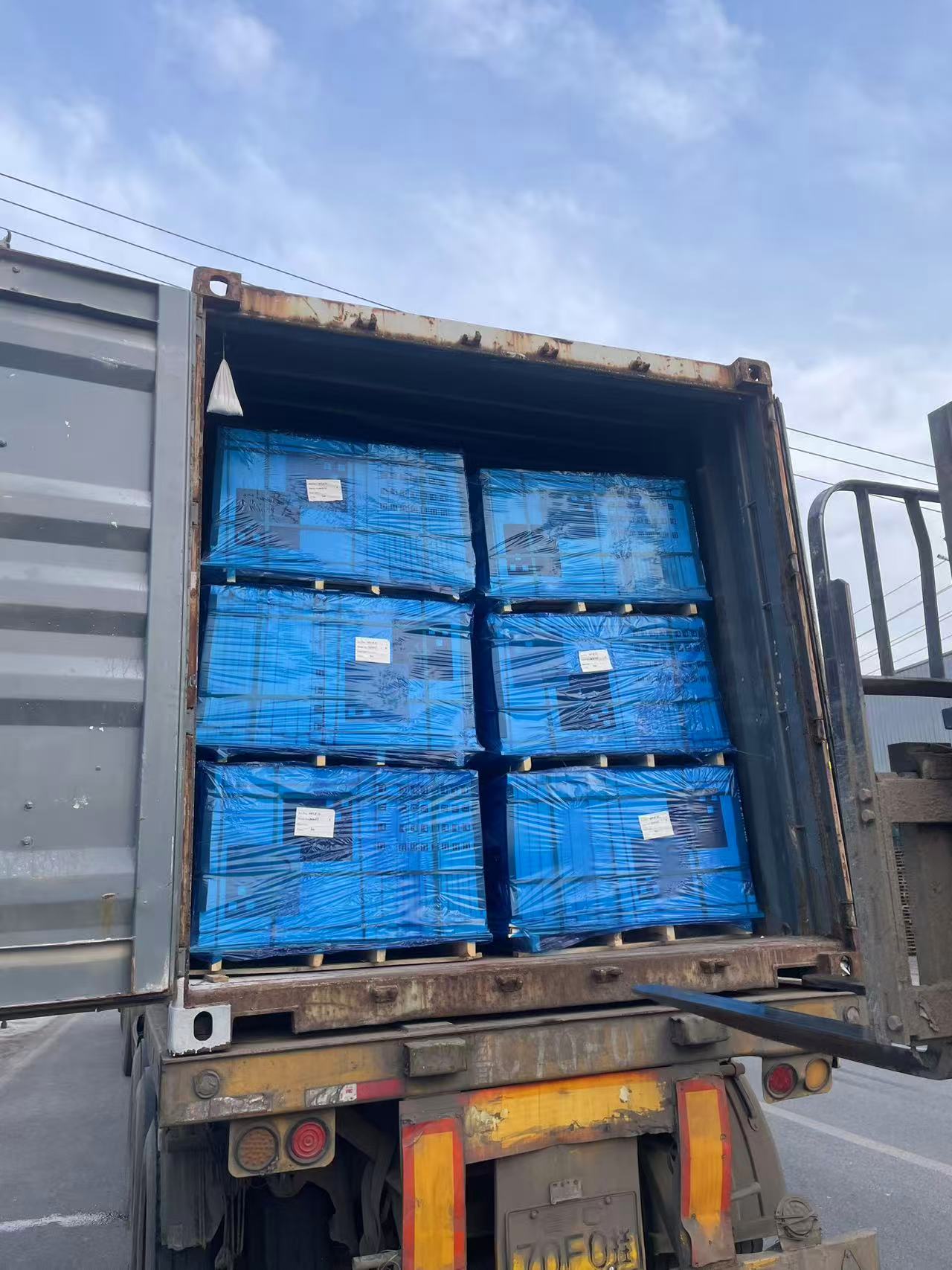 Certified 60x120cm porcelain tile shipment prepared for a commercial corridor project order