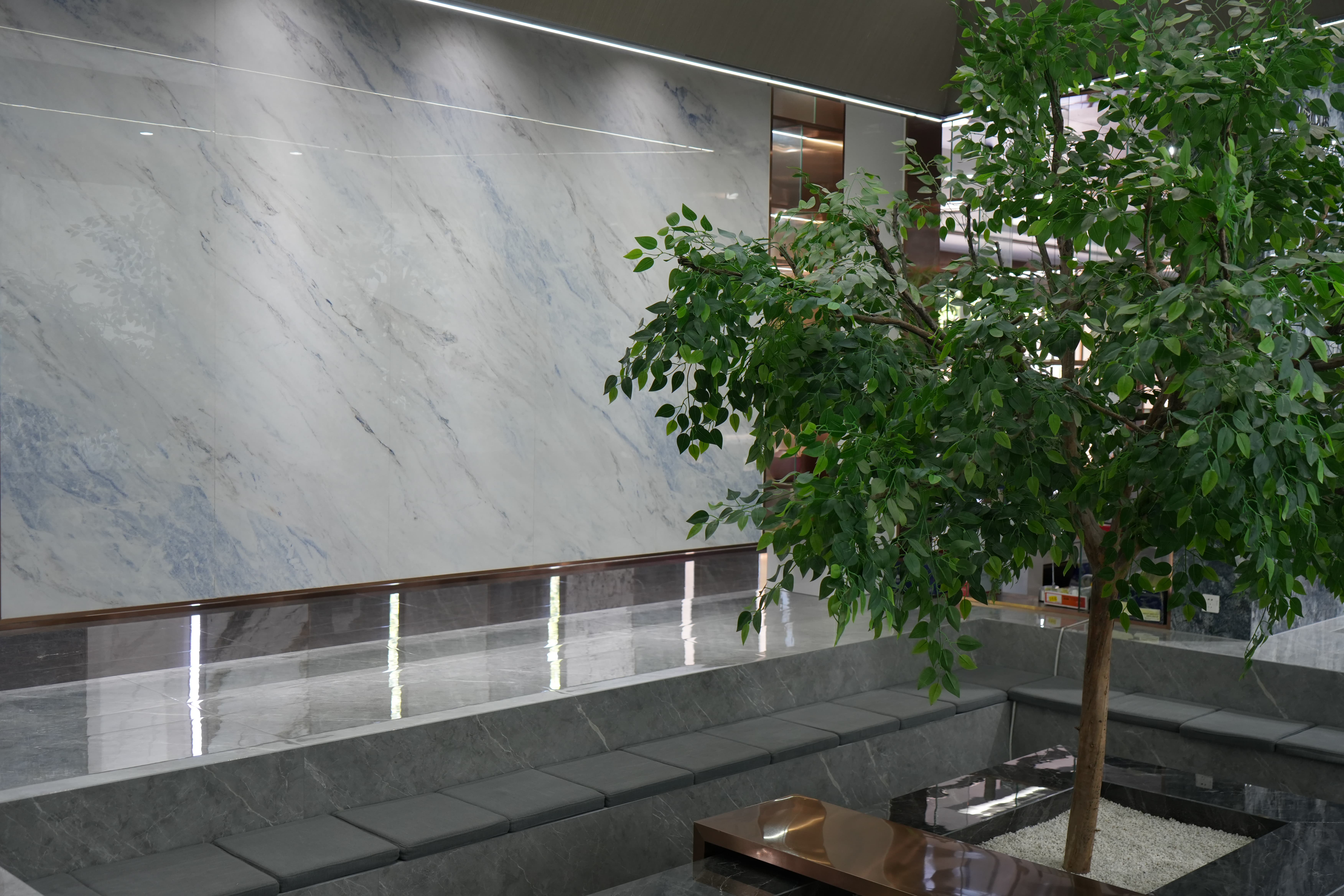 Porcelain tile feature wall in commercial space
