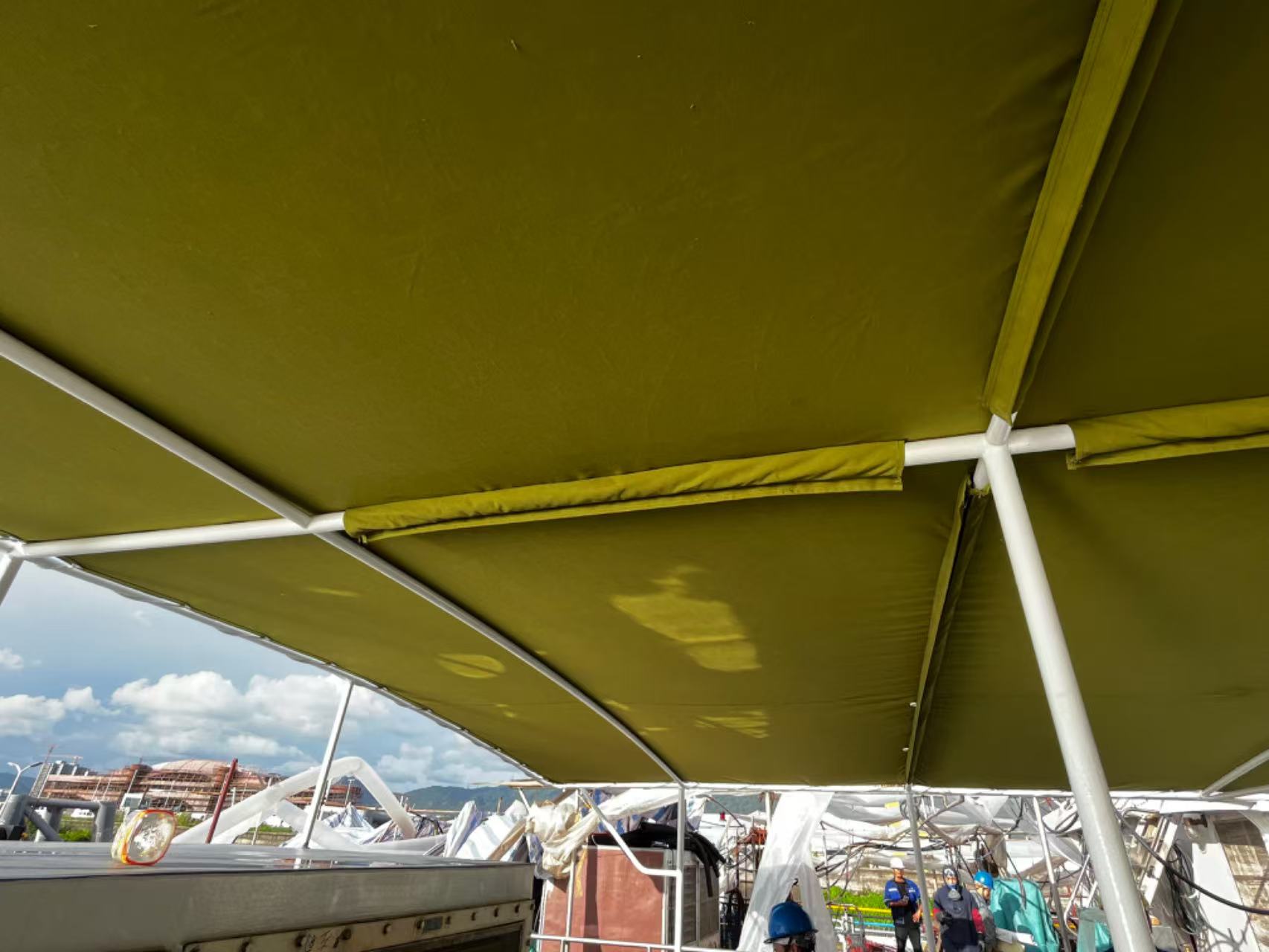 Boat shelter covering a vessel in outdoor storage