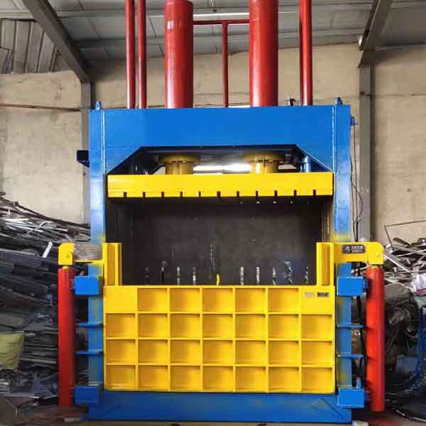 NK1580T200 vertical baler side view