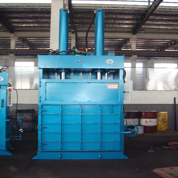 NKOT150 baler side view