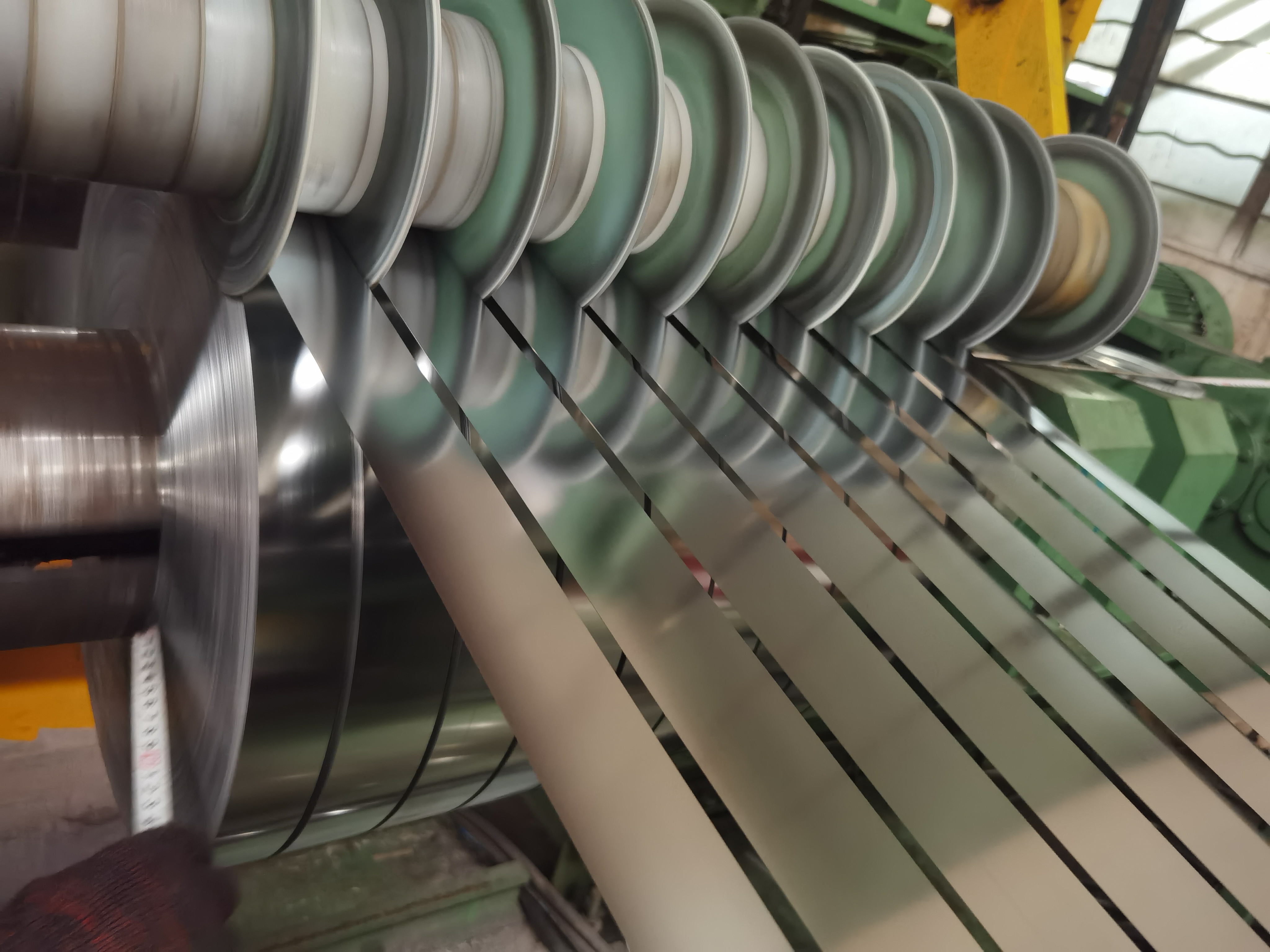 Precision slitting of tinplate strip for industrial applications