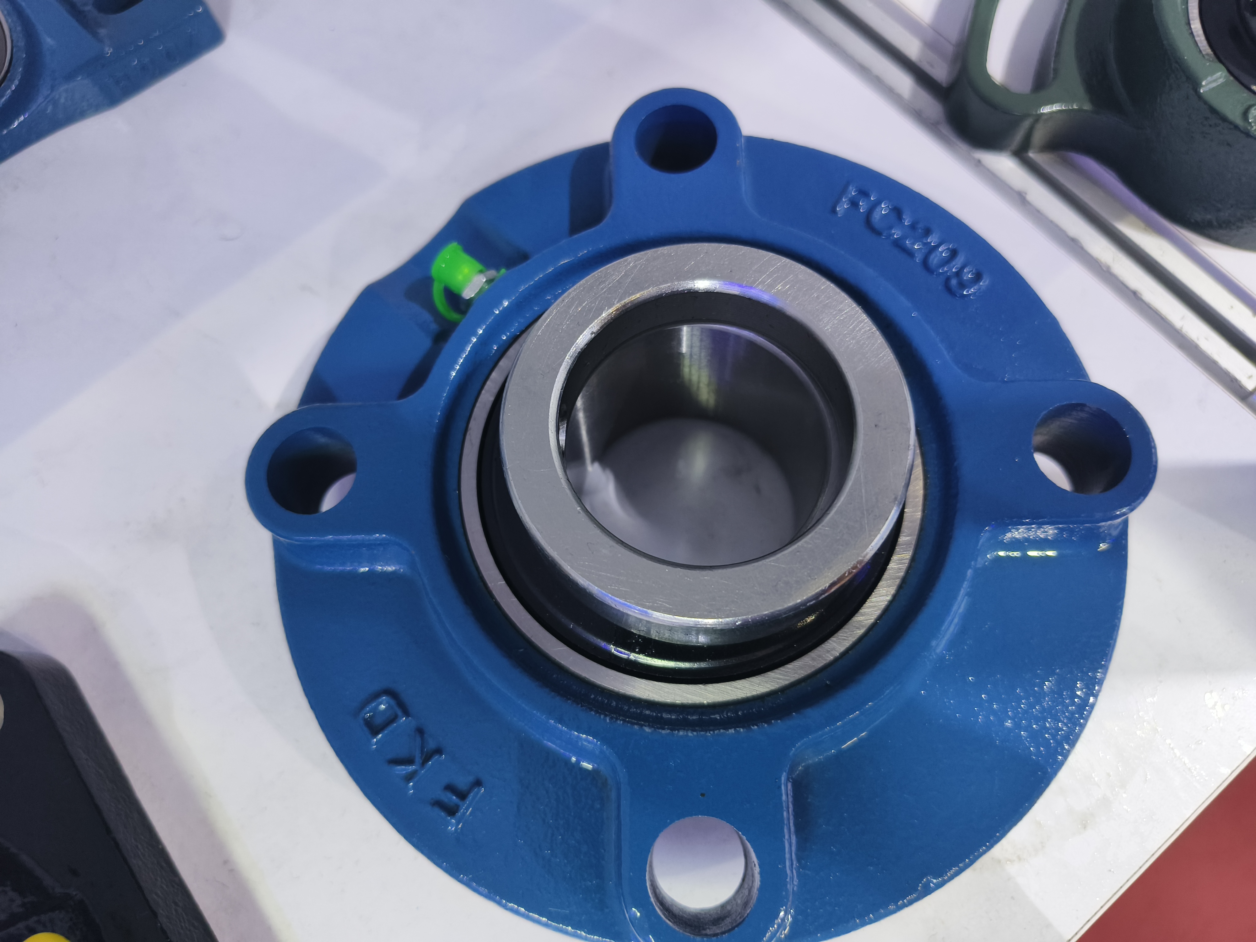 FLANGE CARTRIDGE UNITS
