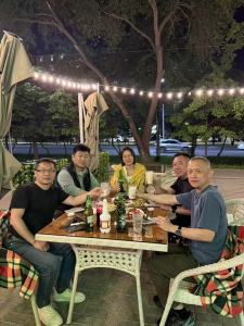 Shareholders at dinner