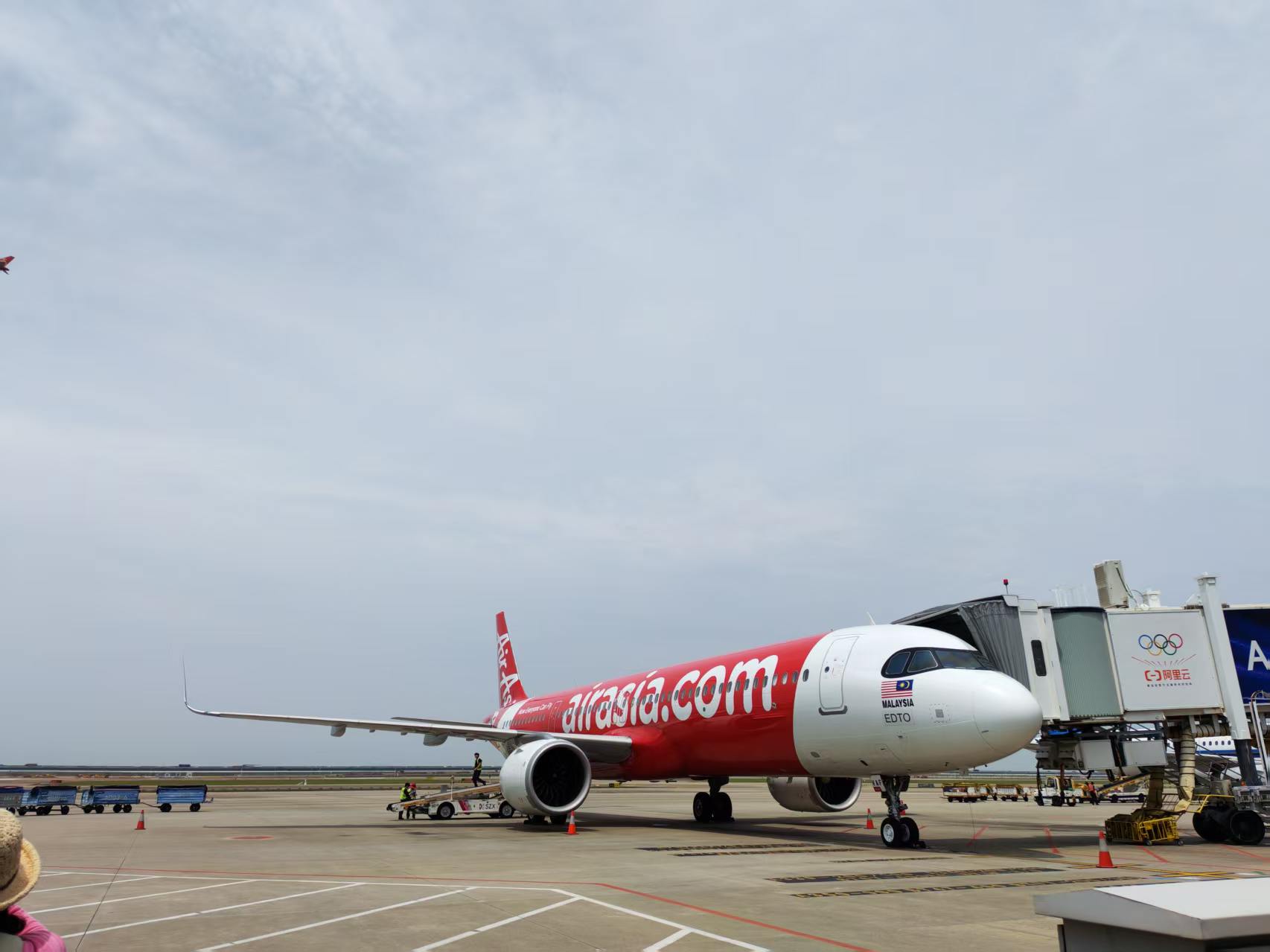 Charter air freight service used for oversized cargo import clearance to the UAE
