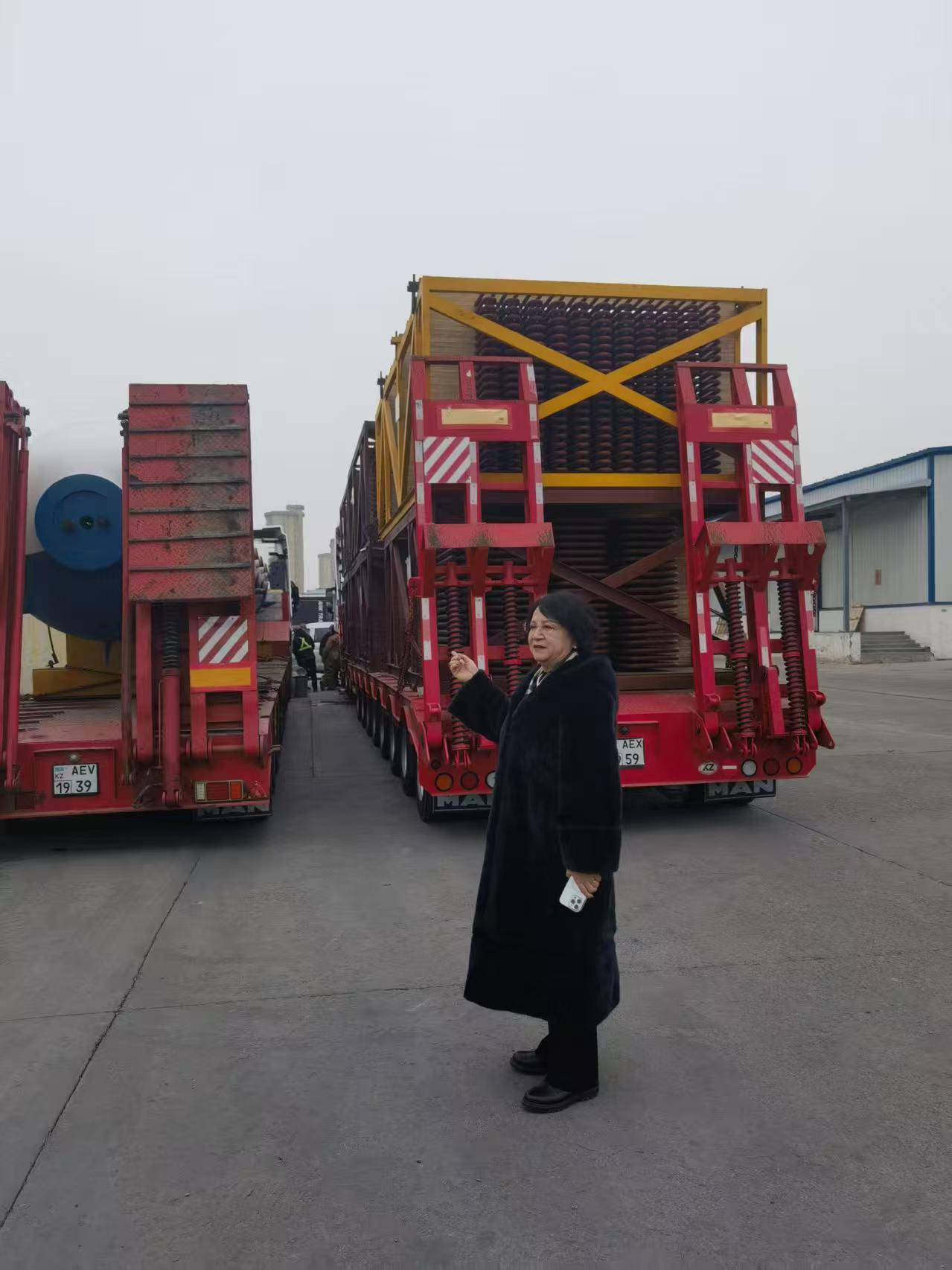Turkish customer supervising loading and transportation coordinated by importclear