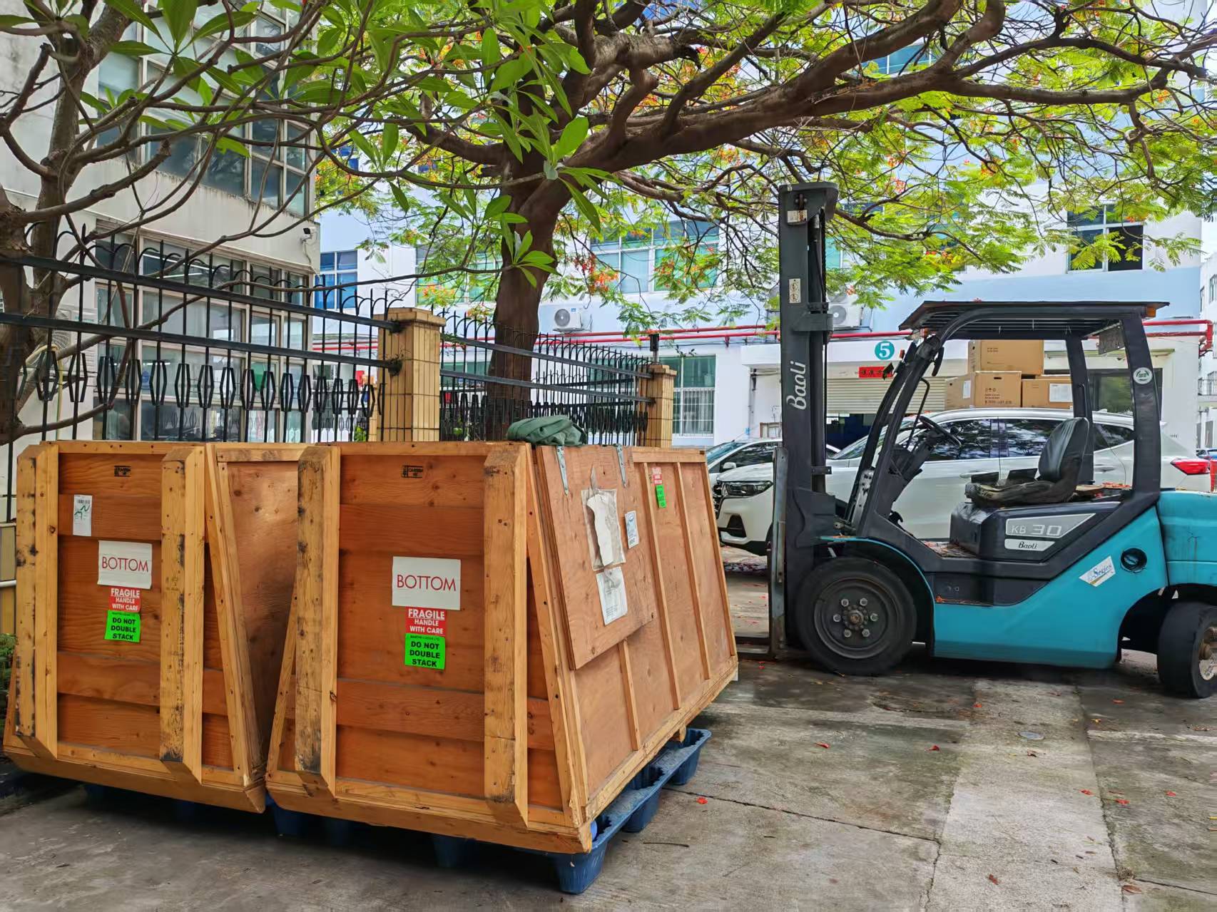 Door-to-door import clearance service in operation