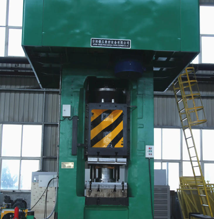 Forging process for metal end fittings used in composite insulators at CECI factory