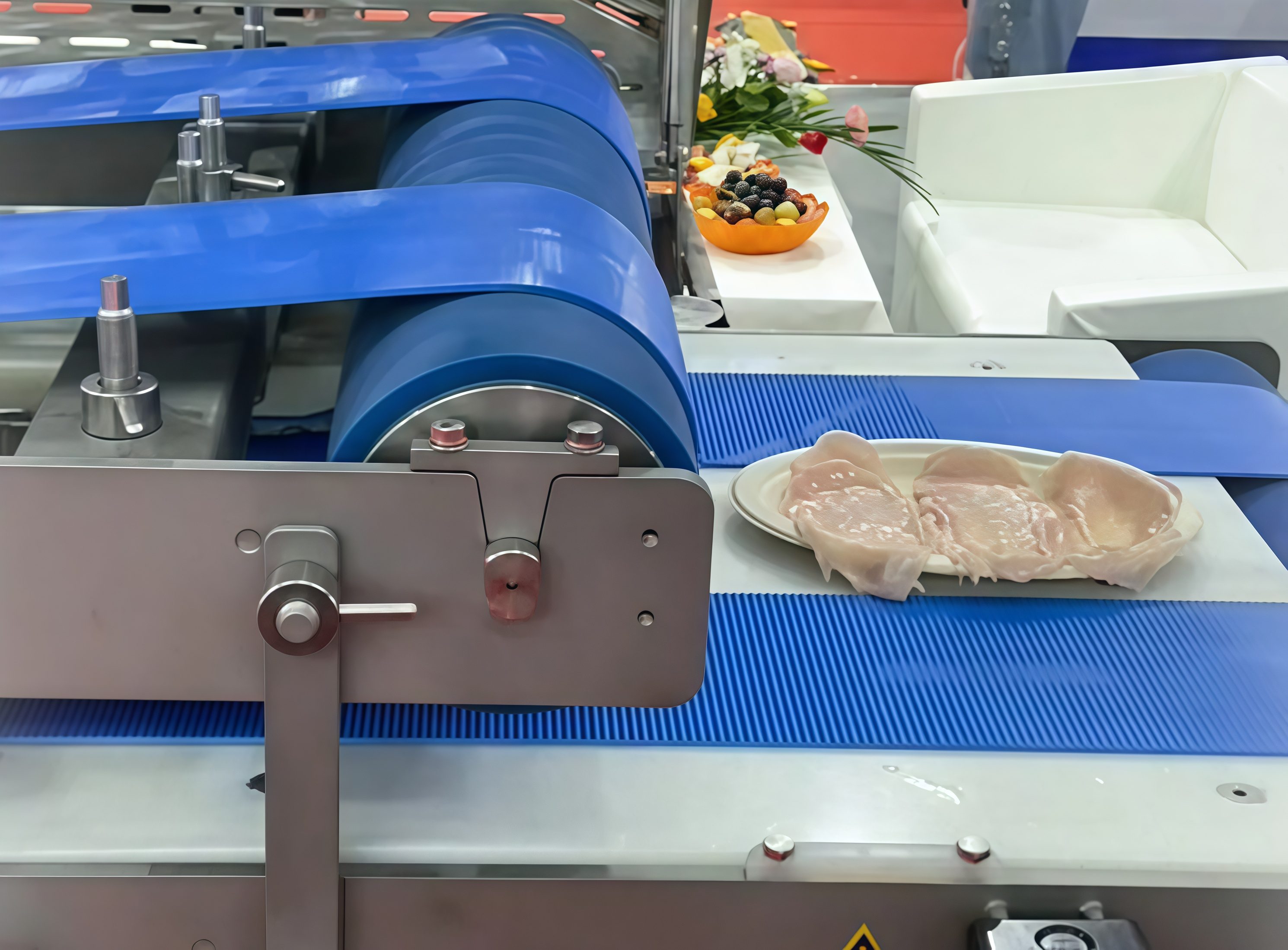 Food processing conveyor with drum motor