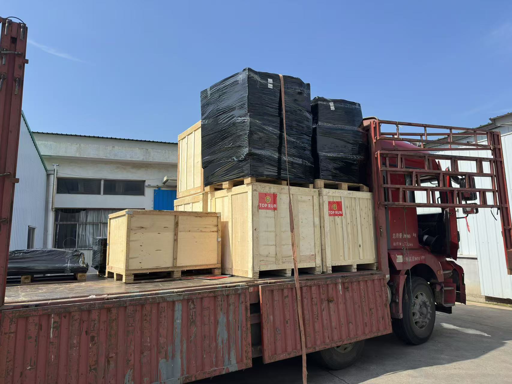 Truck crane parts shipment to Chile from Qingdao Top Run