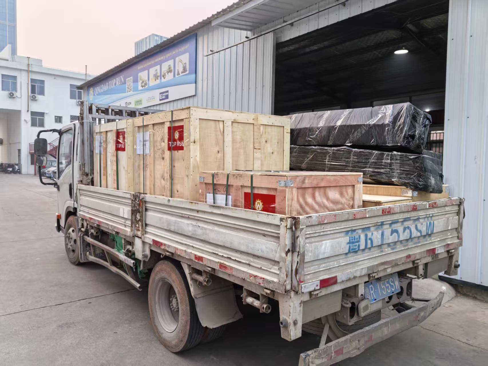 Truck crane parts shipment to Saudi Arabia customer