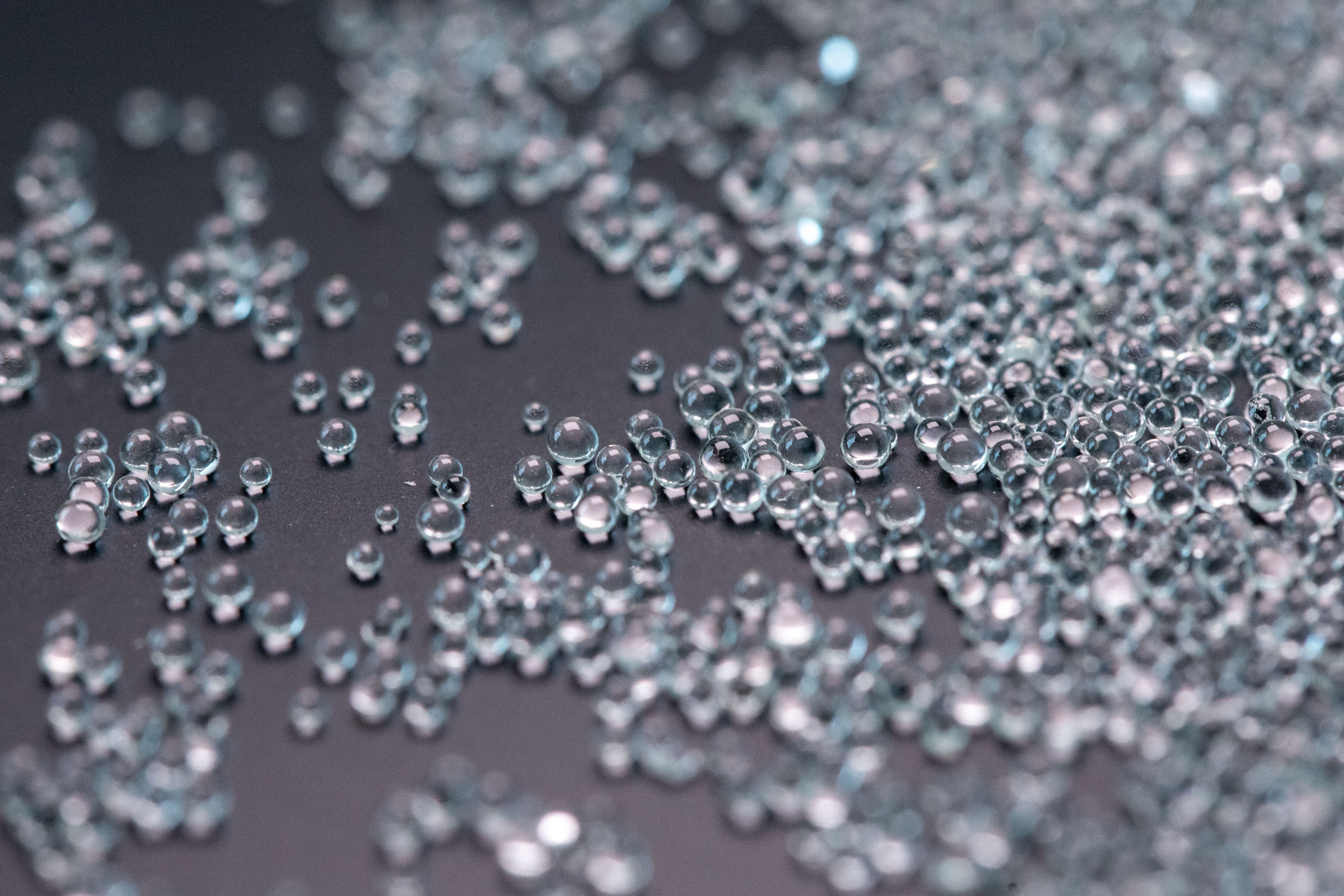 Opaque matte glass beads for polishing