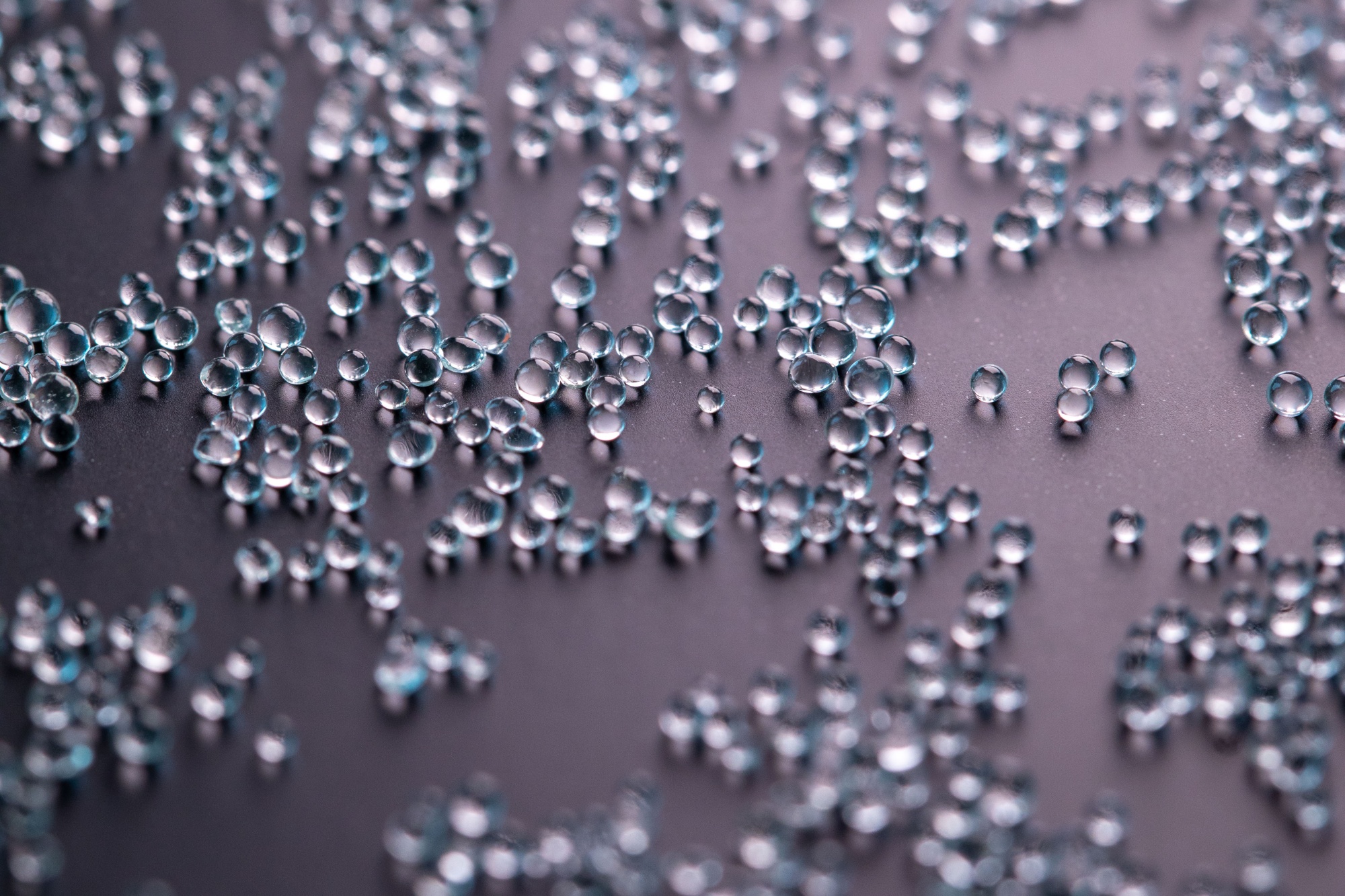 High roundness glass microspheres for road marking