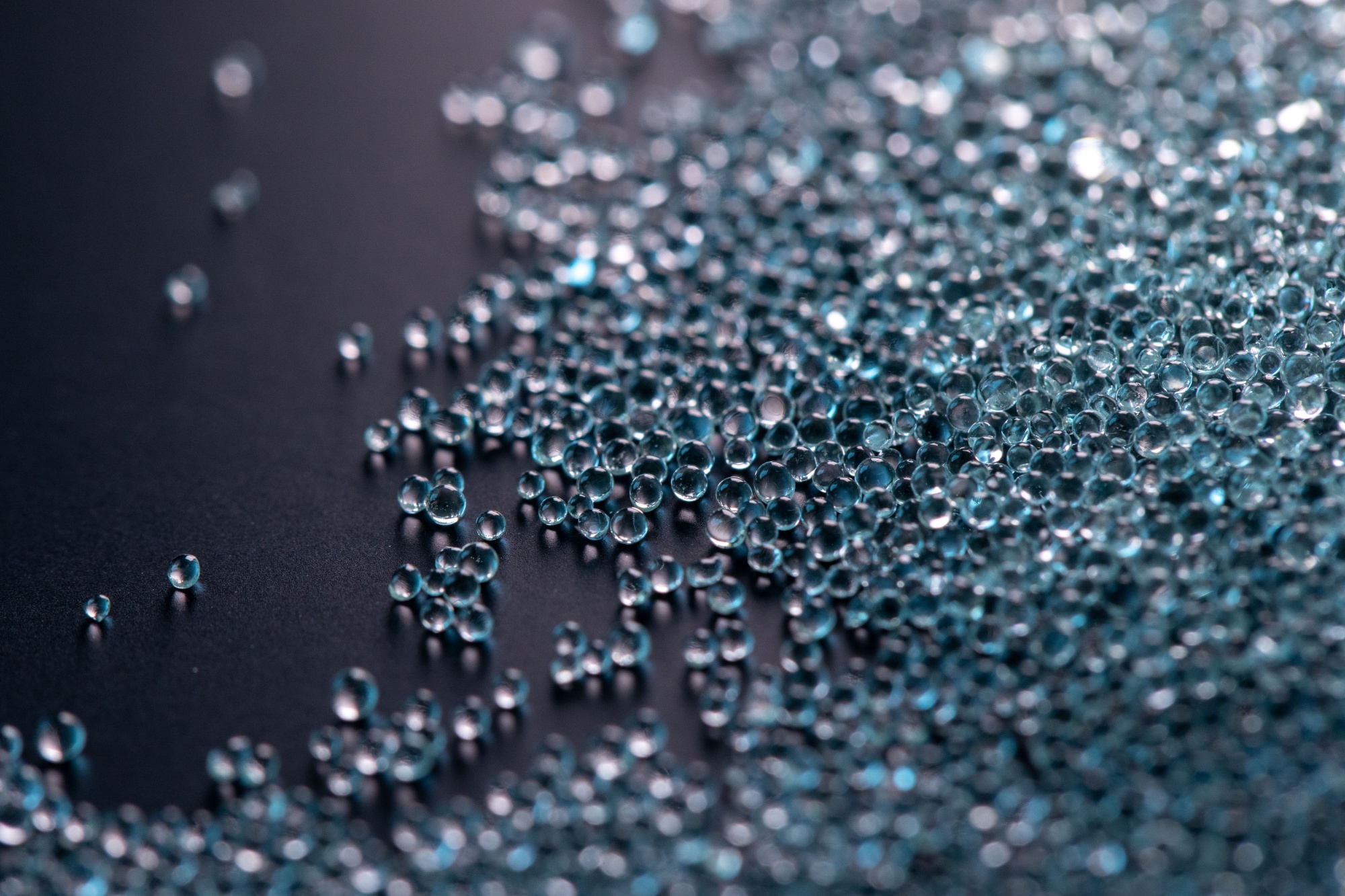 Transparent grinding glass beads, reflective
