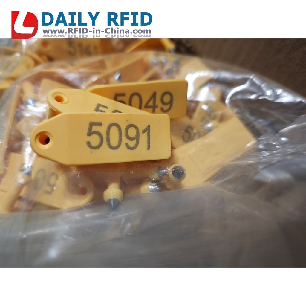 Animal tags (12)<p class=