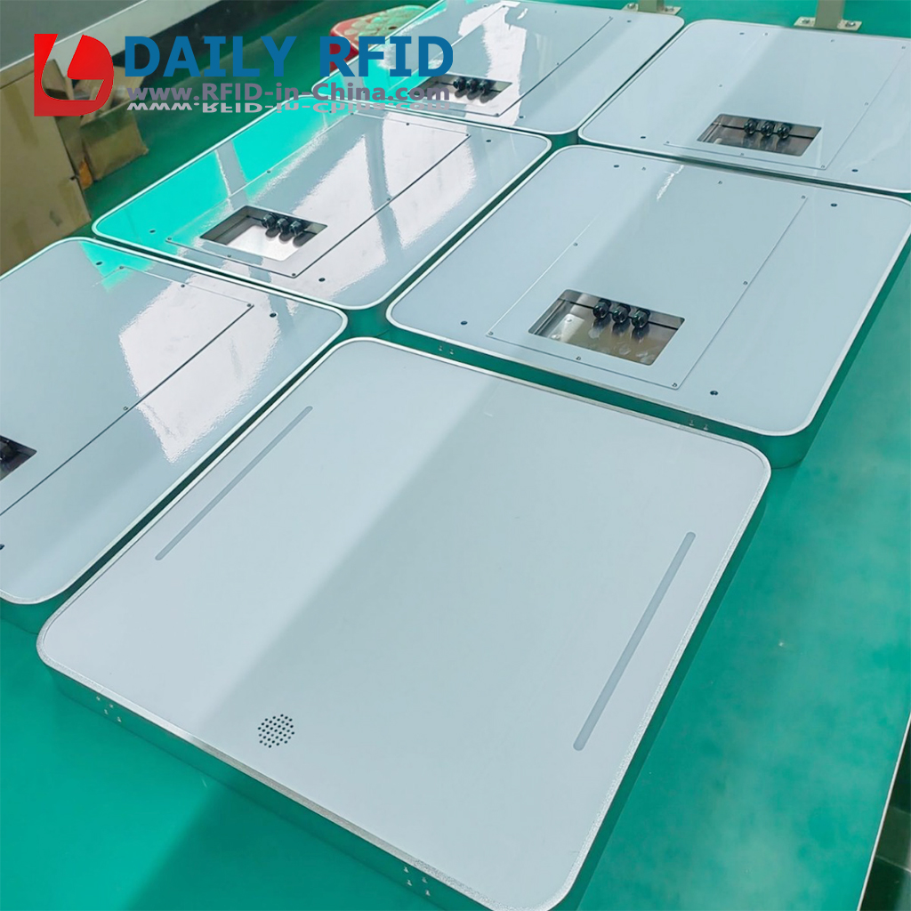 DL6990 UHF Ceiling RFID Reader (Integrated Antenna) (1)<p class=