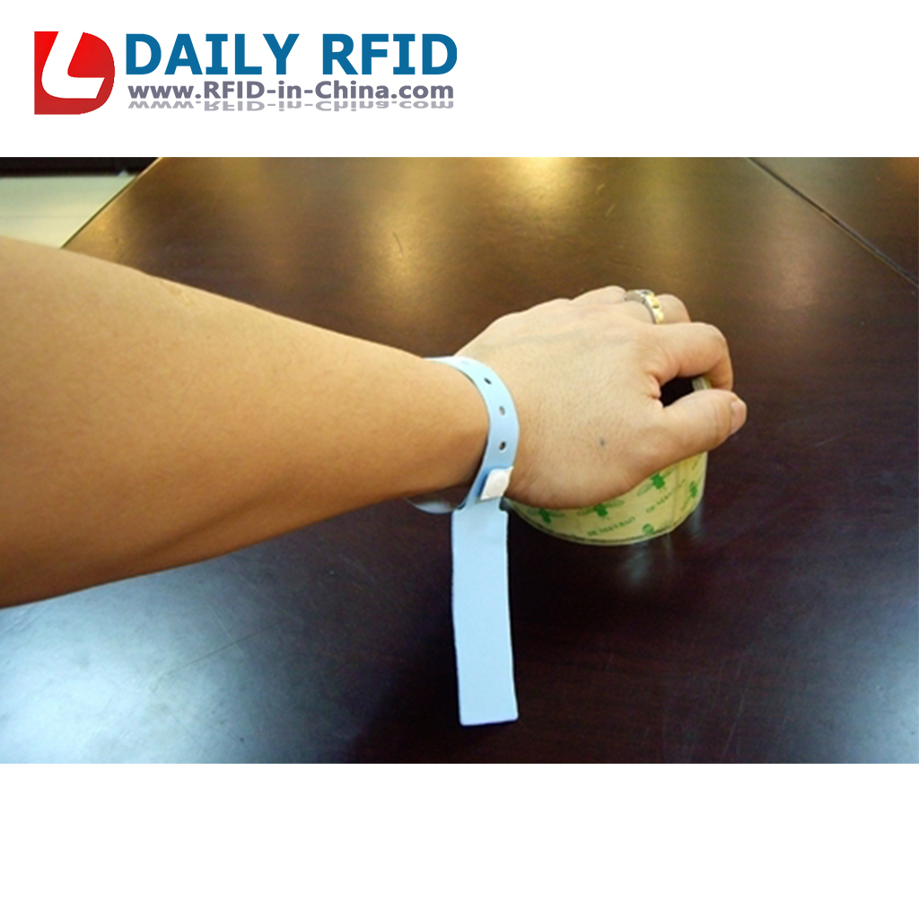UHF RFID Wristband-22<p class=