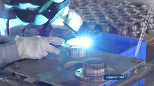 Welding Fountian Flange
Experienced welders fabricate stainless steel fountain structures using precision welding techniques to ensure structural strength, corrosion resistance, and long-term durability.