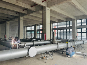Custom Fountain Pipe Fabrication
Each stainless steel pipe is measured, cut, and prepared according to the project layout. Careful fabrication helps ensure smooth assembly, stable operation, and long-term durability for custom fountain installations.