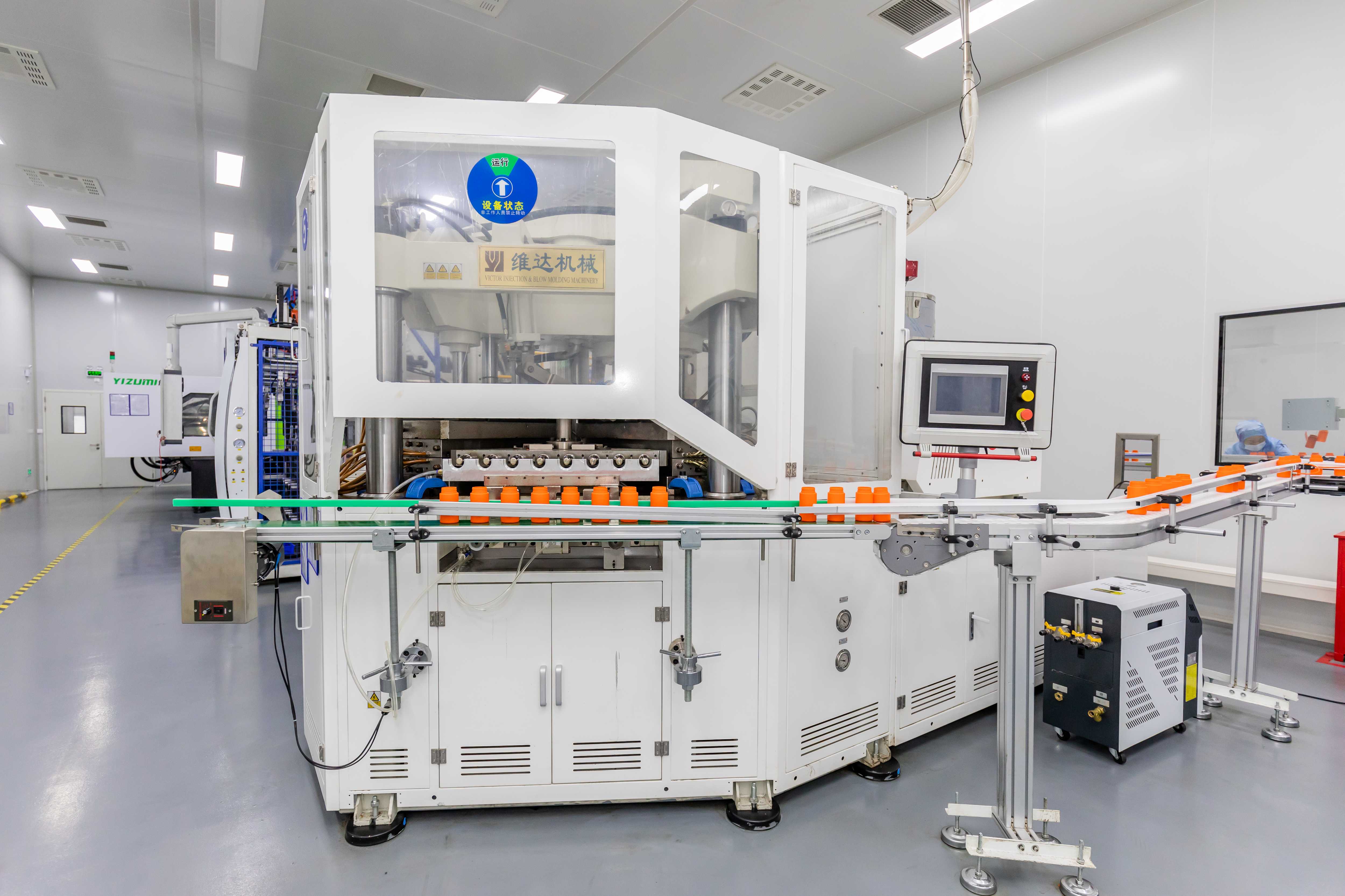 In-house production machine for custom packaging at RTCO