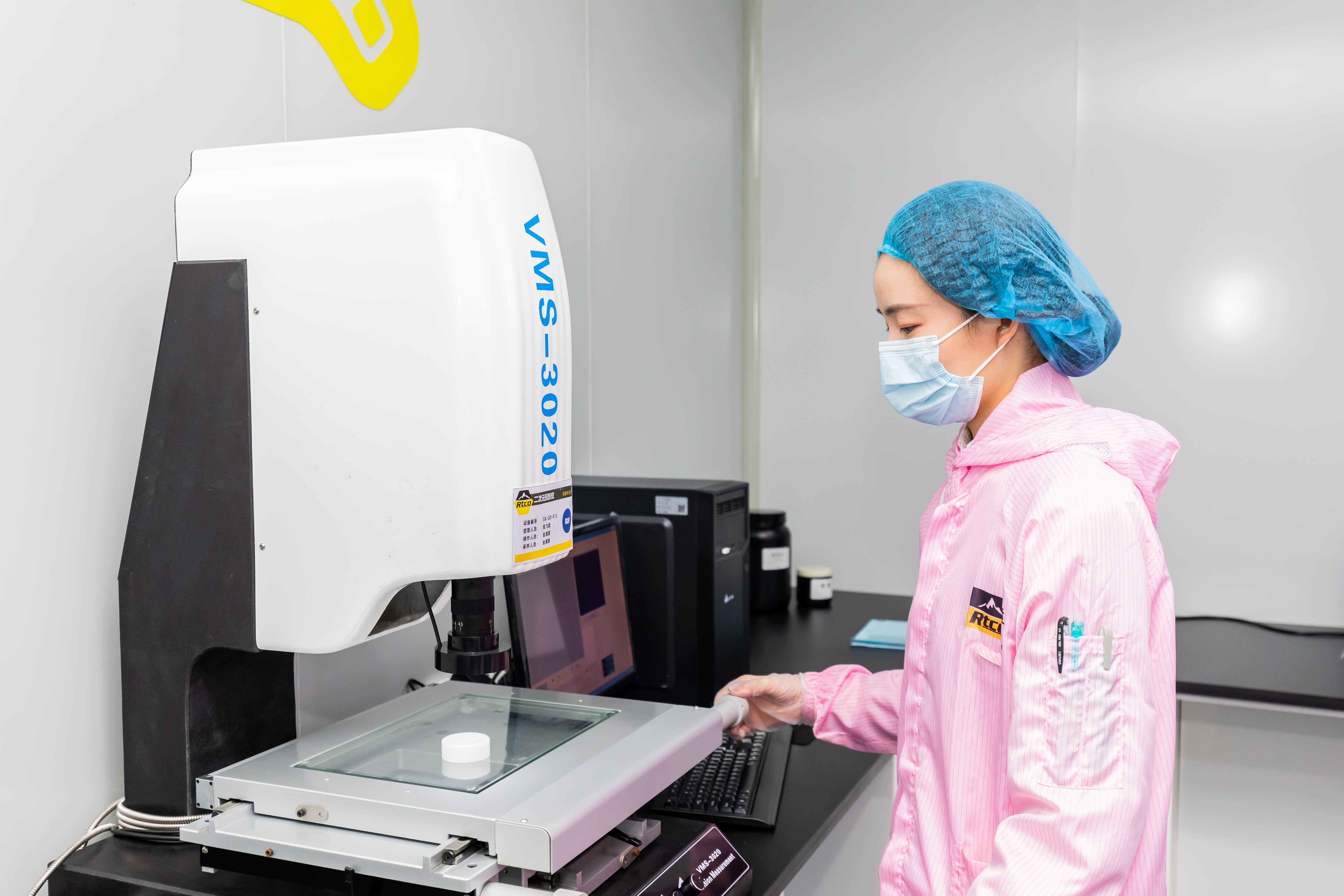 Quality control inspection and scanning test of plastic packaging components during production