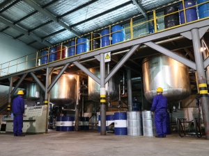 Lubricating oil production line
