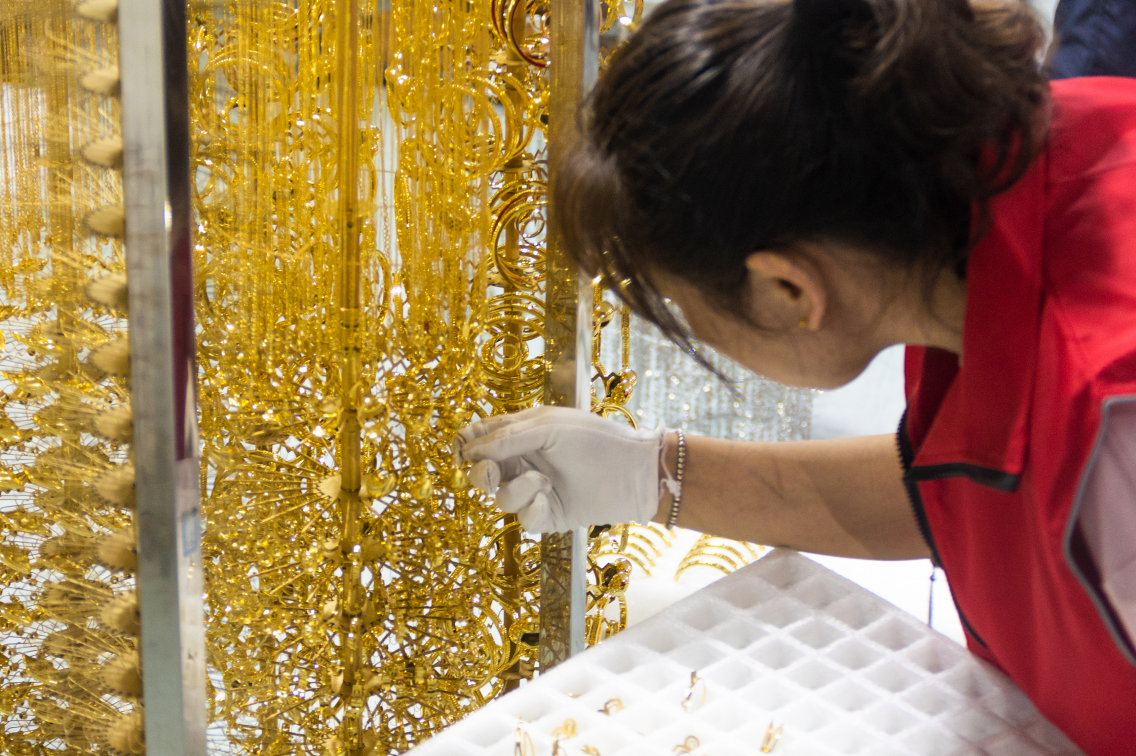 Quality control inspection in stainless steel jewelry manufacturing