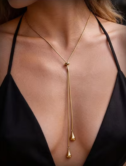 Trendy stainless steel jewelry set suitable for date night – illustrating everyday luxury at wholesale price points.