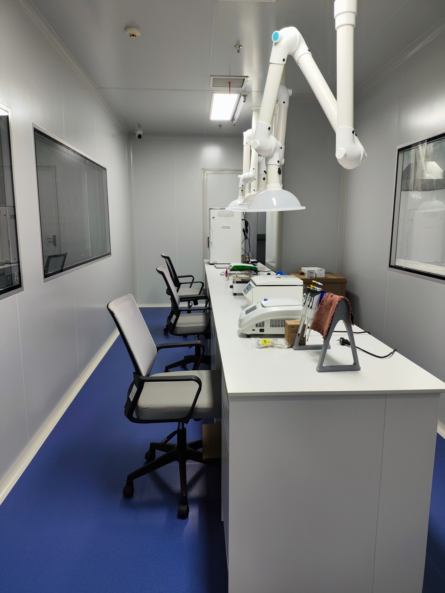 ursnacks-rd-center-pathogenic-microbiology-lab