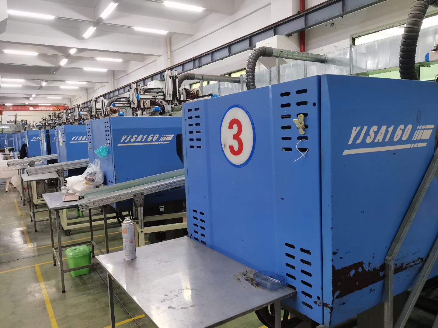PET preform injection machine operating in a bottle-making factory
